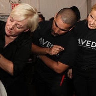 AVEDA｜クリスチャン・シリアノ2010年秋冬コレクションの「グラマラスなアップスタイル」