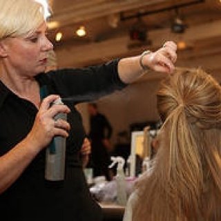 AVEDA｜ソフィー・テアレ2010年秋冬コレクションの「カントリーガール・ミーツ・プリンセス」