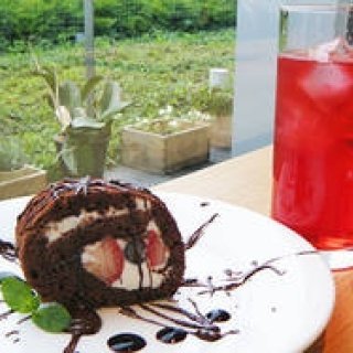 THEATER｜市村正親＆武田真治出演「ロックンロール」× uka × ukafe コラボレーション