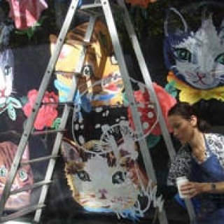 連載｜パリところどころ 001 大人気のアーチスト、ナタリー・レテとモノプリのコラボアイテム