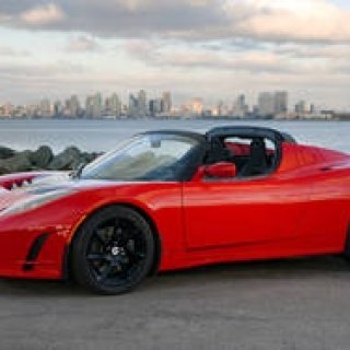 TESLA｜テスラ 青山にショールームをオープン！