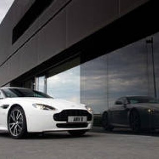 ASTON MARTIN V8 Vantage N420｜アストンマーティン V8 ヴァンテージ N420