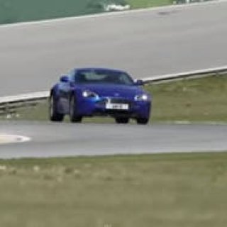 ASTON MARTIN V8 Vantage S|アストンマーティン V8 ヴァンテージS 走りを動画で公開
