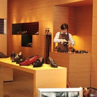 JOHN LOBB｜『ジョンロブ 丸の内店』店長の国本憲俊氏が指南するシューケアの心得