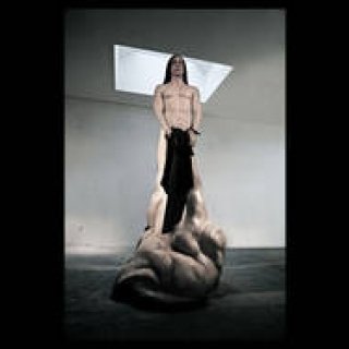 RICK OWENS|『リック・オウエンス東京』に、蝋人形“RICKZILLA”出現