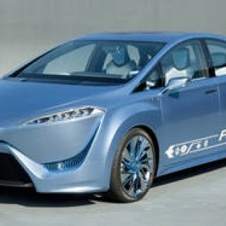 トヨタから2015年の発売を示唆する燃料電池自動車「FCV-R」が登場！｜TOYOTA