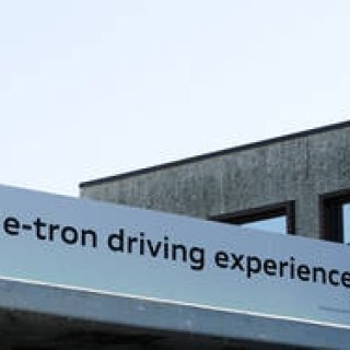 アウディによる未来への提案─アウディ e-tron|Audi