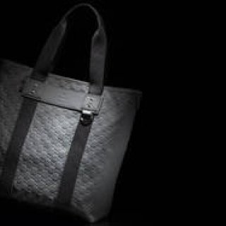 GUCCI｜タフでフューチャリスティックな印象を放つ「グッチッシマ ゴンマータ」の最新色