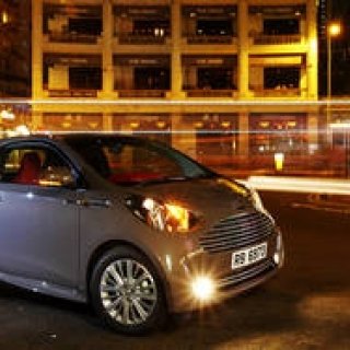 シグネットとラピードの特別展示会｜Aston Martin