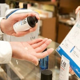 ARAMIS LAB SERIES│“STEP3＝エイジングケア” ワンプッシュを習慣にしよう