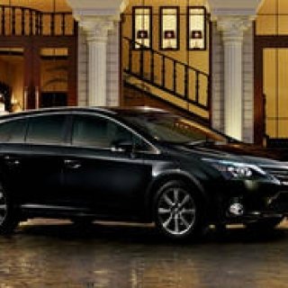 アベンシスがマイナーチェンジし、上級グレードを設定｜Toyota