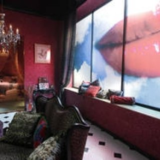 TOYO KITCHEN｜映画『ヘルタースケルター』のりりこの部屋のセットに登場