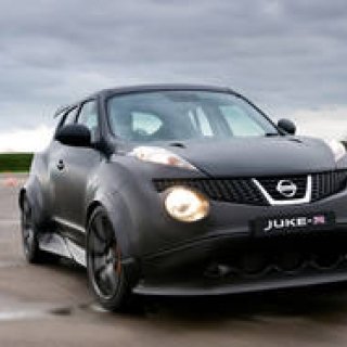 ジュークの皮をかぶったGT-R、ジューク-RがGT-Rと対決｜Nissan