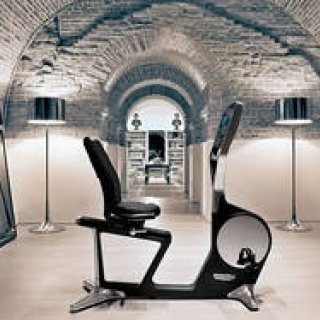 TECHNOGYM｜アントニオ・チッテリオ デザインのエクササイズバイク