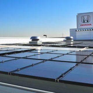 ホンダ、国内の自動車販売店をソーラーパネル化｜HONDA