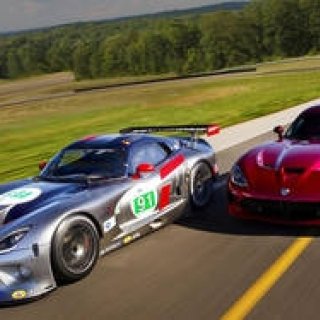 バイパー2013年モデル公開|SRT