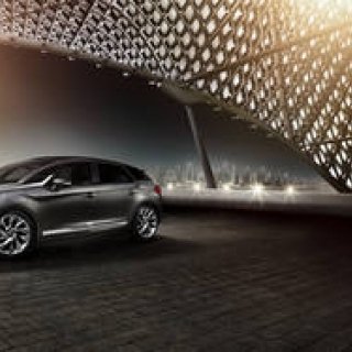 新たなDSラインの最上位モデル「DS5」が日本登場｜Citroen