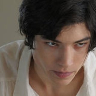 『少年は残酷な弓を射る』 エズラ・ミラー インタビュー｜INTERVIEW