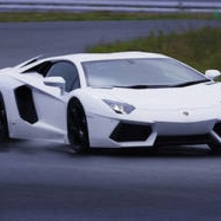 アヴェンタドールにサーキットで試乗|Lamborghini