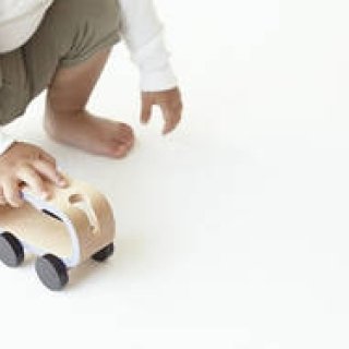 酒井産業｜柴田文江がデザインする子ども向け木製品ブランド「buchi」