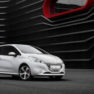 パリモーターショーでプジョー208 GTiを初公開｜Peugeot