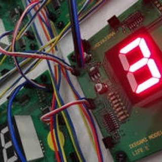 ART│人工生命の科学にアプローチする新ガジェットを使った意欲作　『宮島達男LIFE I-model』展