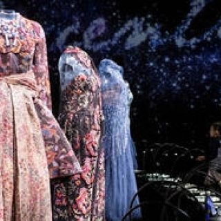 ジョルジオ アルマーニ｜1日限り披露された展覧会が世界初の一般公開『エキセントリック』展｜GIORGIO ARMANI