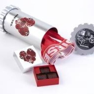 DIESEL｜バレンタインに彼のハートを突き動かす「'WORK with LOVE’ ティンボックス」