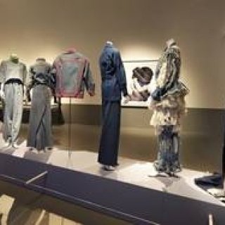 ART FILE 10 & 11｜「Blue Jeans 350 years」 & 「L’AUTRE JEAN (The Other Jean)」｜連載「世界のアート展から」