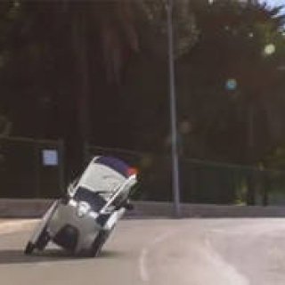 トヨタ、3輪EVと86オープンを公開｜Toyota