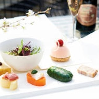屋上庭園「ル・ジャルダン・ドゥ・ツイード」で味わう“お花見弁当”｜BEIGE ALAIN DUCASSE TOKYO