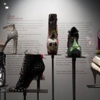ART FILE 14｜「Shoe Obsession」｜連載「世界のアート展から」
