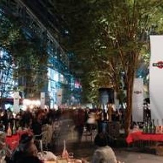 EAT｜10周年を記念した『ネオ屋台村スーパーナイトby MARTINI』