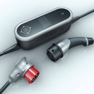 ポルシェ、プラグインハイブリッドモデルのチャージャーを開発｜Porsche