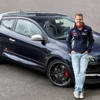 メガーヌRSにレッドブルレーシングバージョンが登場！｜Renault