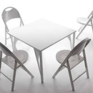 LIVING MOTIF｜カスティリオーニ兄弟デザインの名作チェア「TRIC」