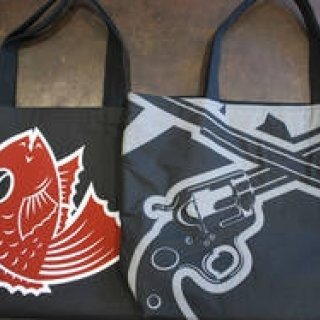 roar × 岩川旗店｜大漁旗の生地を贅たくに型染めしたトート