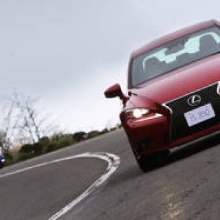 特集 2代目 レクサスISを追う｜Lexus