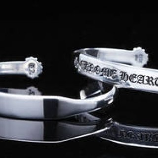CHROME HEARTS｜名前やメッセージを刻印できる新作フラットバングル