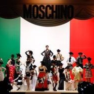 MOSCHINO｜モスキーノが、上海にてコレクションを発表 