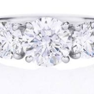 DE BEERS|3つのダイヤに込められた人生の調和「DB クラシック トリオ リング」誕生
