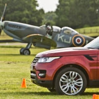 レンジローバー スポーツ vs. スピットファイア｜Range Rover