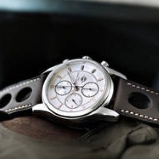 FREDERIQUE CONSTANT｜伝説の名車からインスパイア