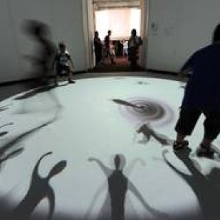 ART｜光を駆使した現代アートを“遊ぶ”『魔法の美術館』