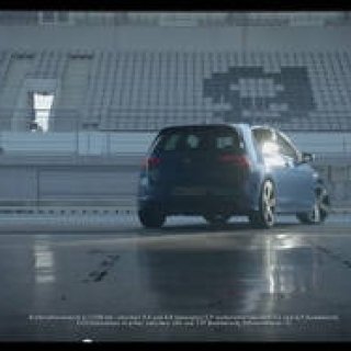 新型ゴルフRでWRCドライバーがサーキットを走行｜Volkswagen