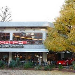 「ポルシェ カフェ青山」がオープン｜PORSCHE