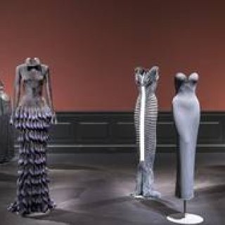ART FILE 26｜「Alaïa （アライア）」｜連載「世界のアート展から」