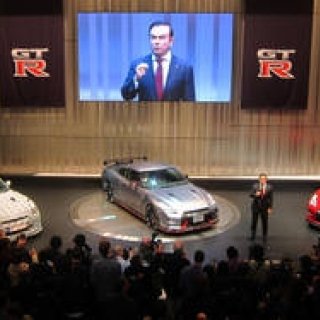 GTに近づく2014年モデルと、レーシーなGT-R NISMO｜Nissan