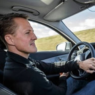 シューマッハーが新型Cクラスをリポート|Mercedes-Benz