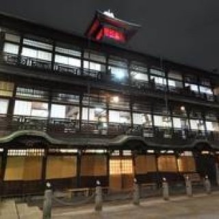 ART｜宿泊できるインスタレーション『HOTEL HORIZONTAL』などを公開